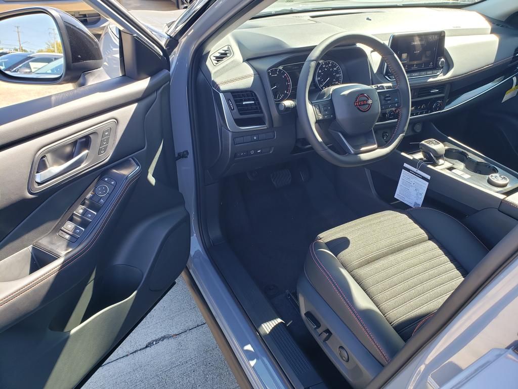 2026 Nissan Rogue SV photo 6