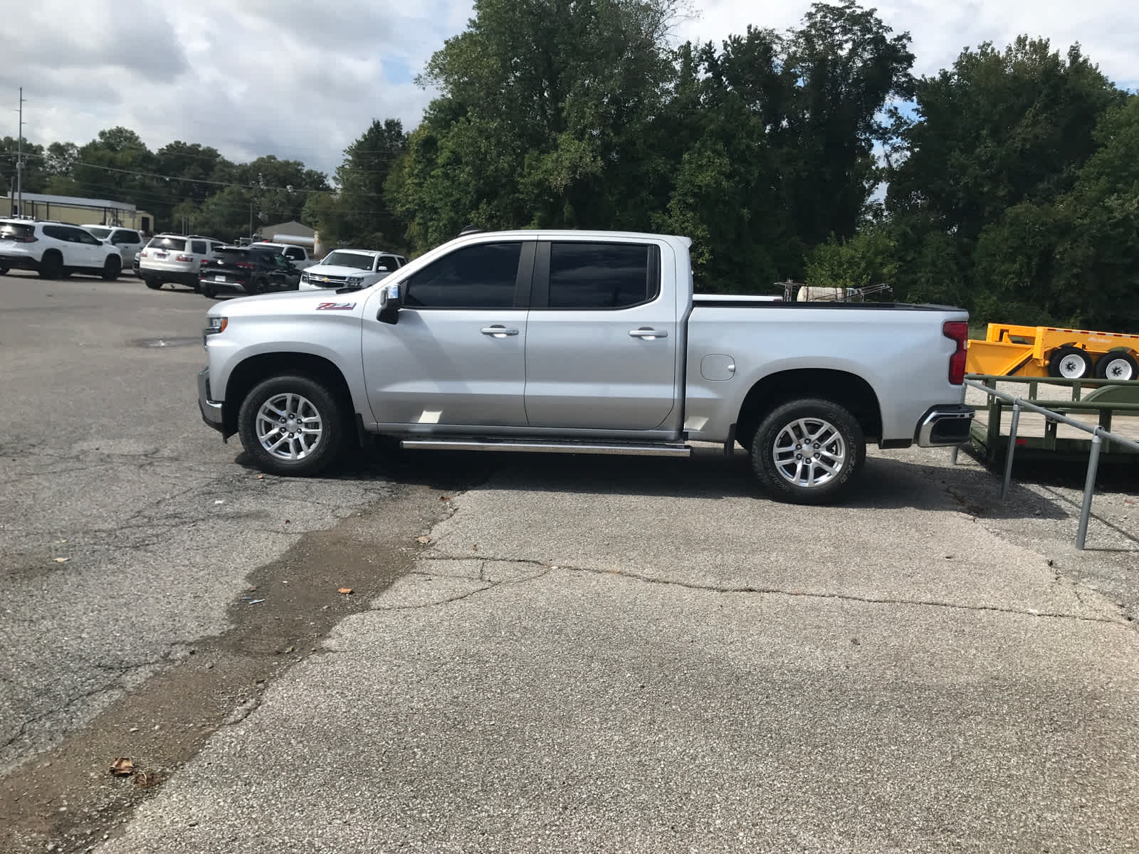 2022 Chevrolet Silverado 1500 LT photo 2