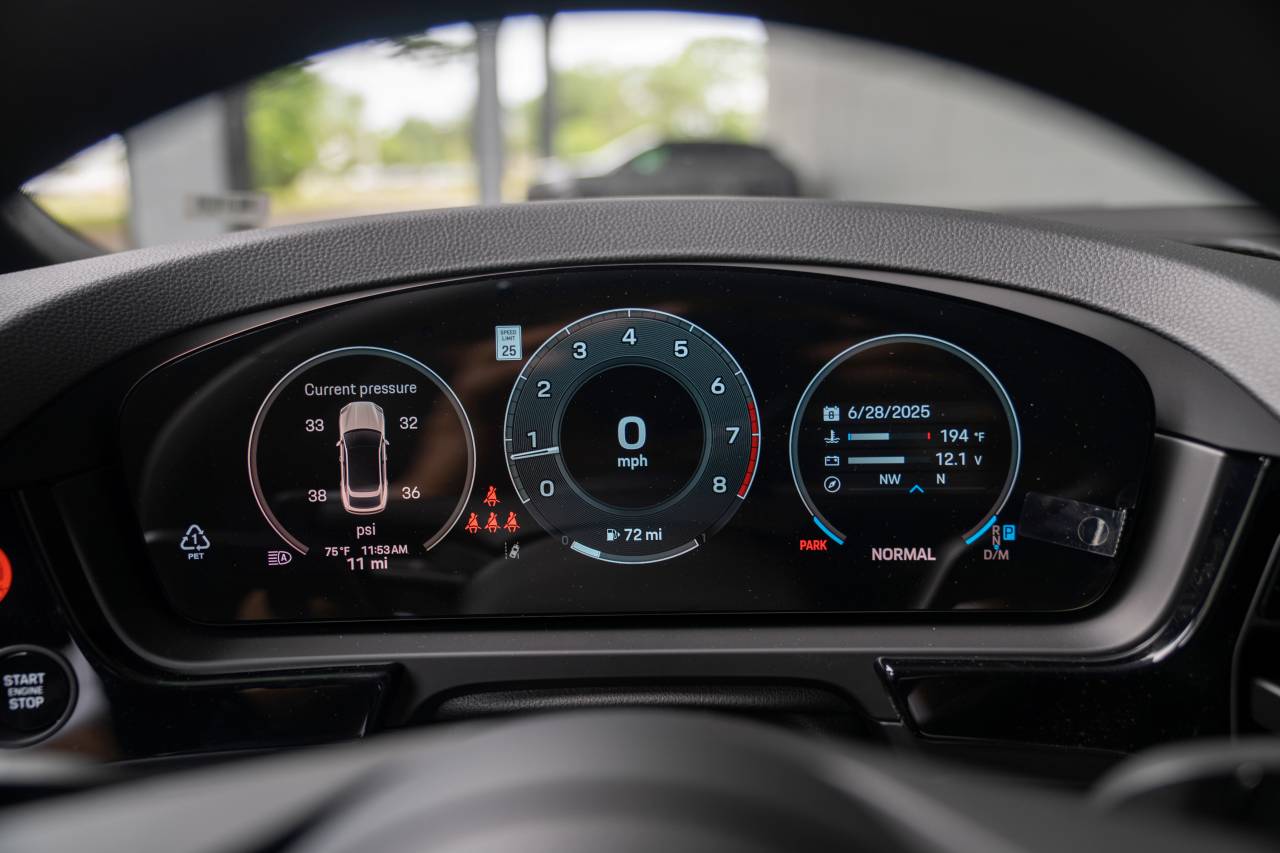 2025 Porsche Cayenne Coupe photo 16