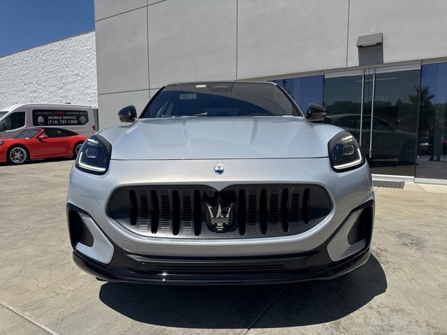 2025 Maserati Grecale photo 2