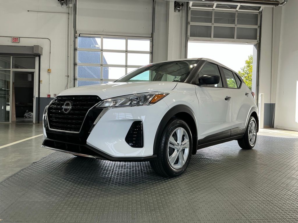 2024 Nissan Kicks S photo 2