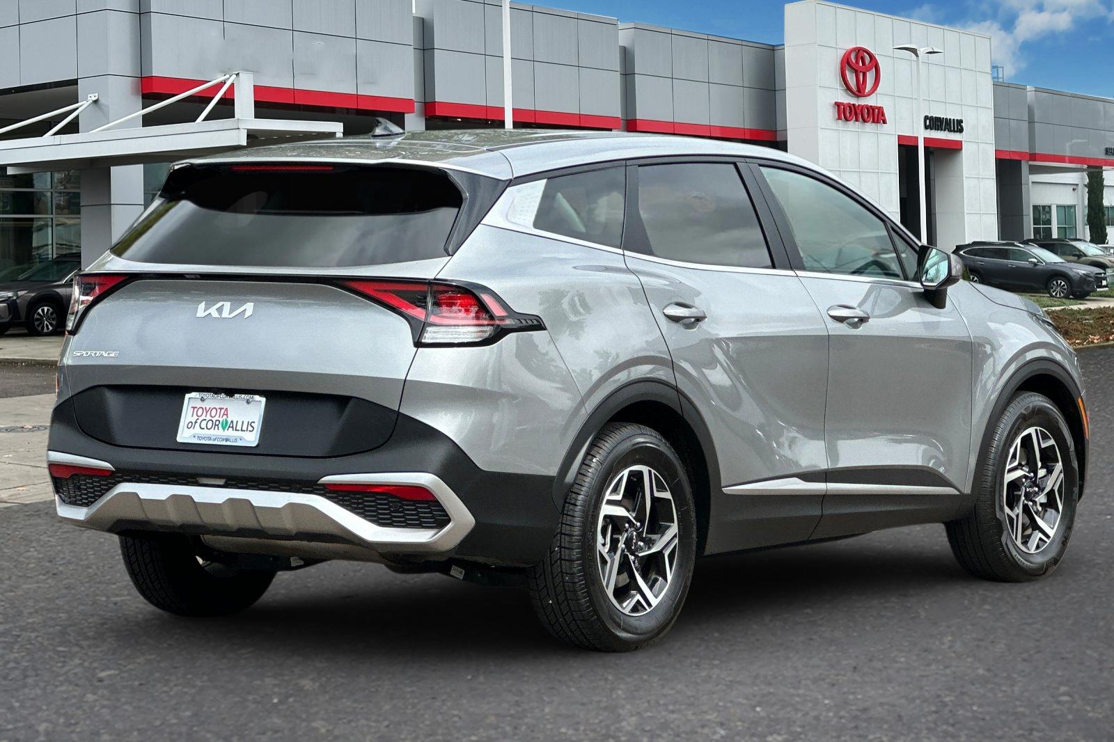 2024 Kia Sportage LX photo 2