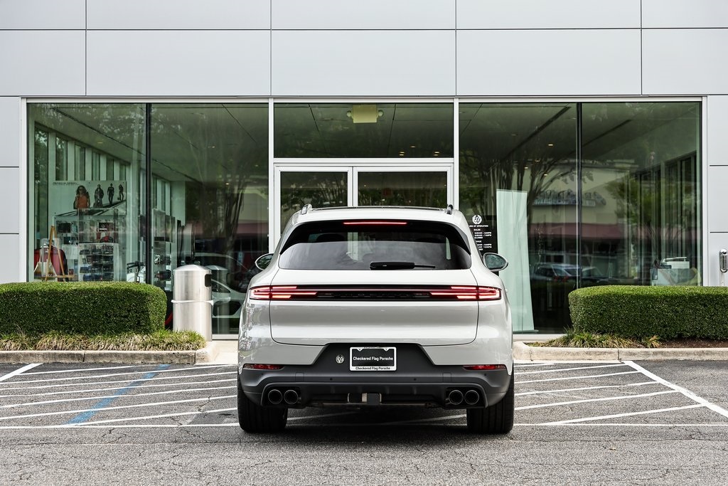 2026 Porsche Cayenne photo 6
