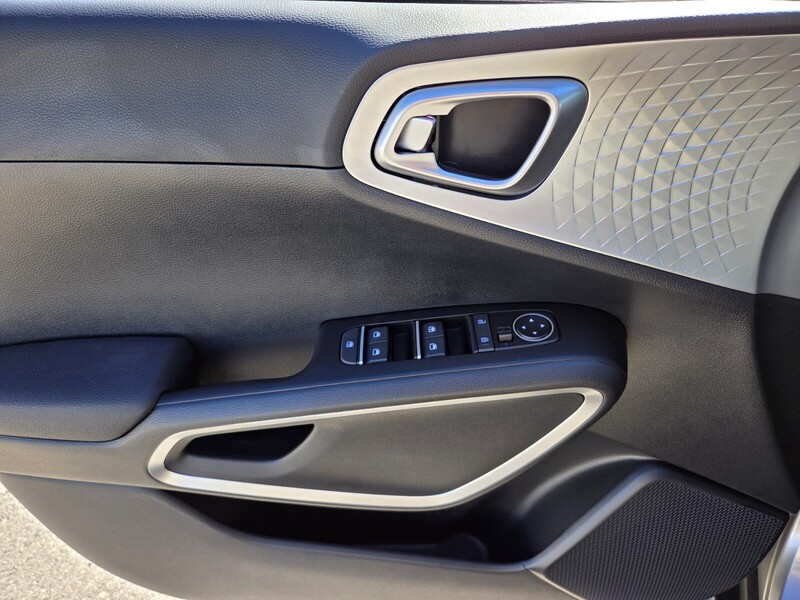 2025 Kia Soul LX S photo 8