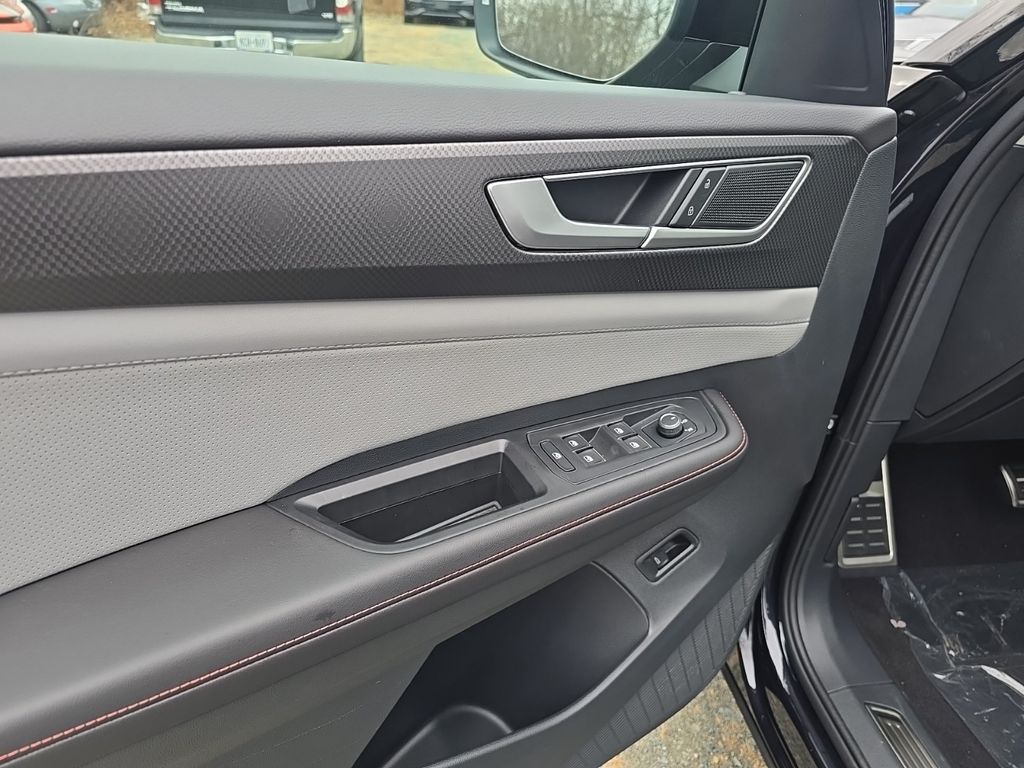 2025 Volkswagen Atlas Peak Edition SE photo 3