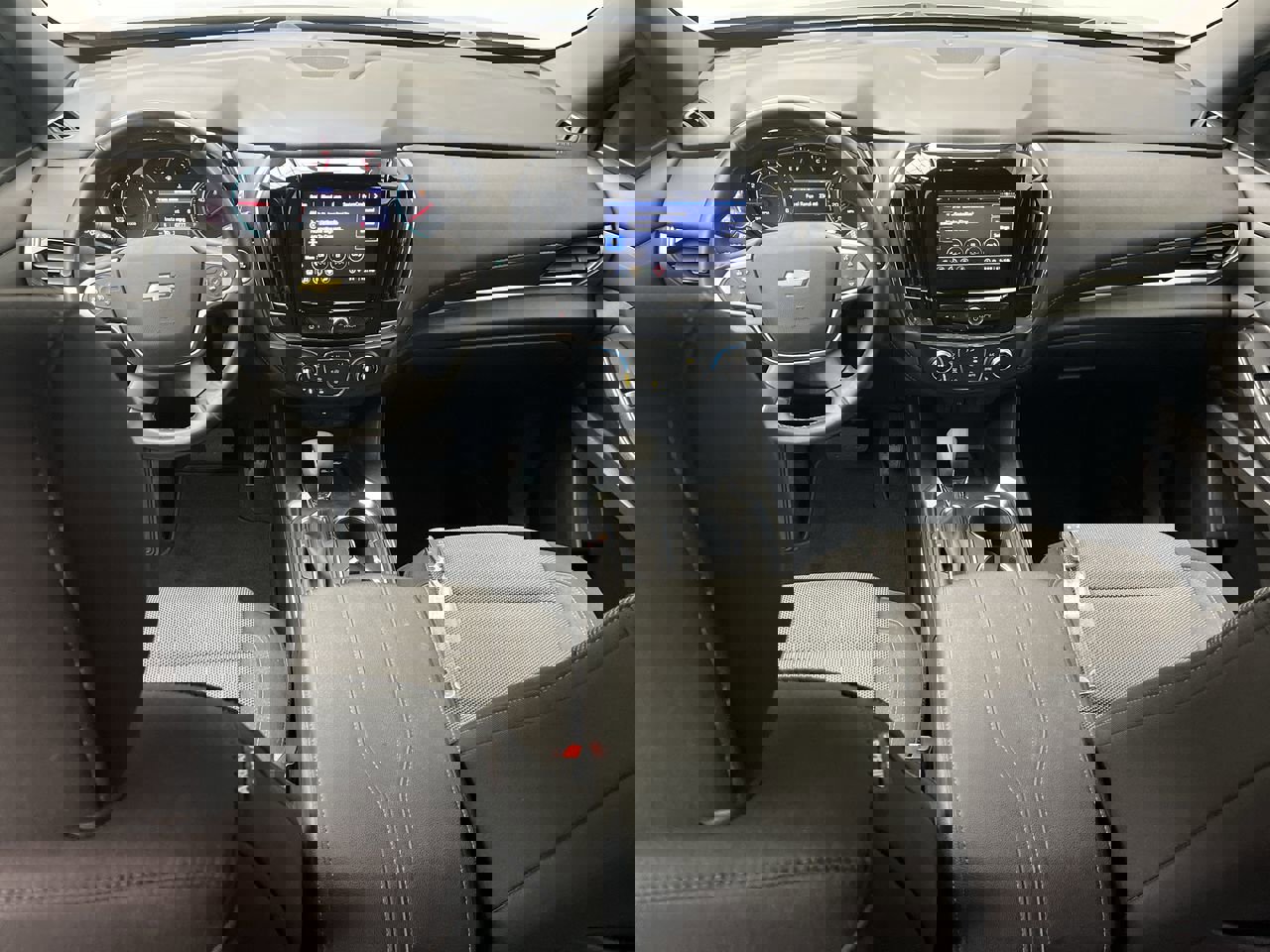 2023 Chevrolet Traverse Cloth photo 2