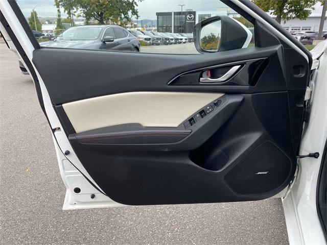 2016 Mazda Mazda3 s Grand Touring photo 3