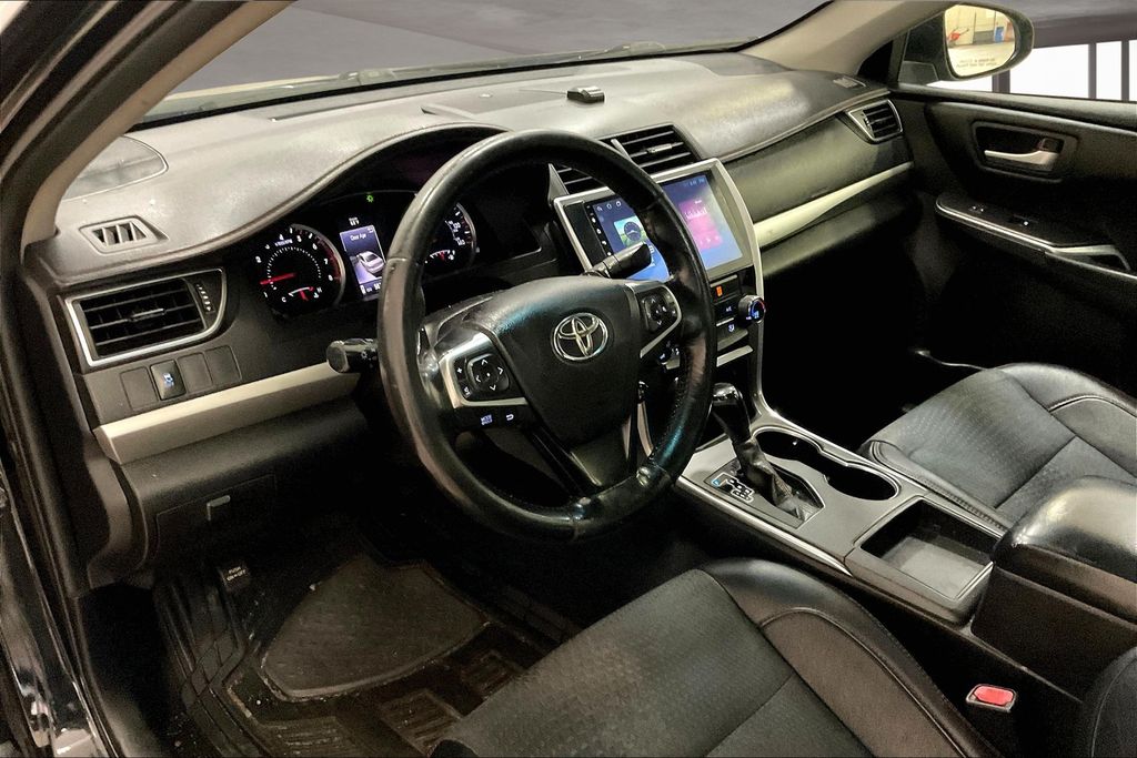 2015 Toyota Camry XLE photo 7