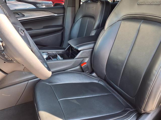 2023 Jeep Grand Cherokee Overland photo 3