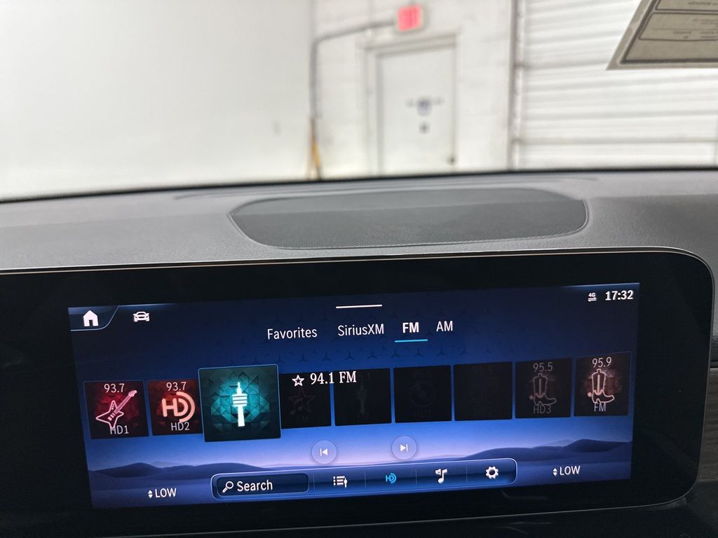 2026 Mercedes Benz GLB 250 4MATIC photo 13