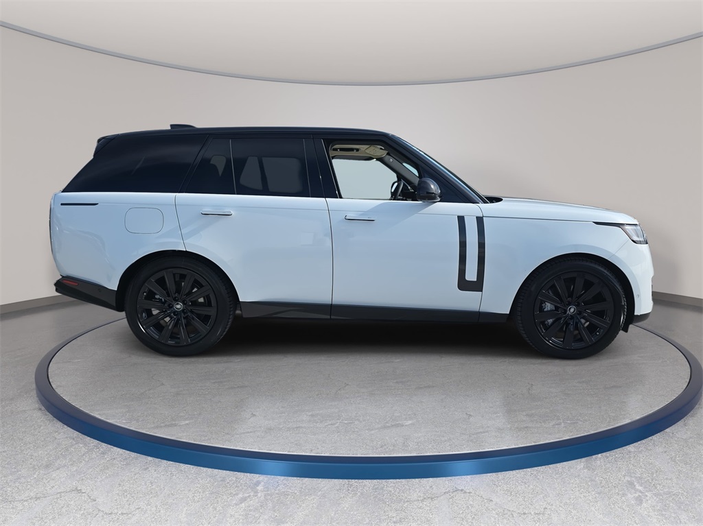 2025 Land Rover Range Rover SE photo 2