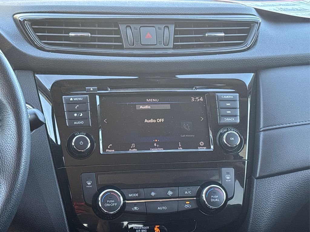 2019 Nissan Rogue SV photo 16