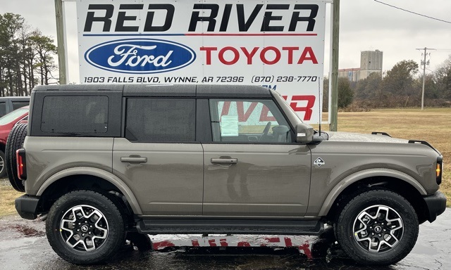 2025 Ford Bronco 4-Door Outer Banks's photo