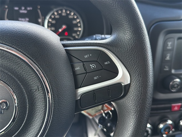 2015 Jeep Renegade Sport photo 17