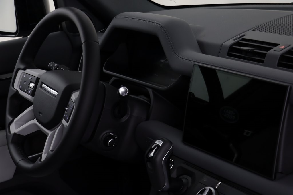 2025 Land Rover Defender 110 X-Dynamic SE photo 21