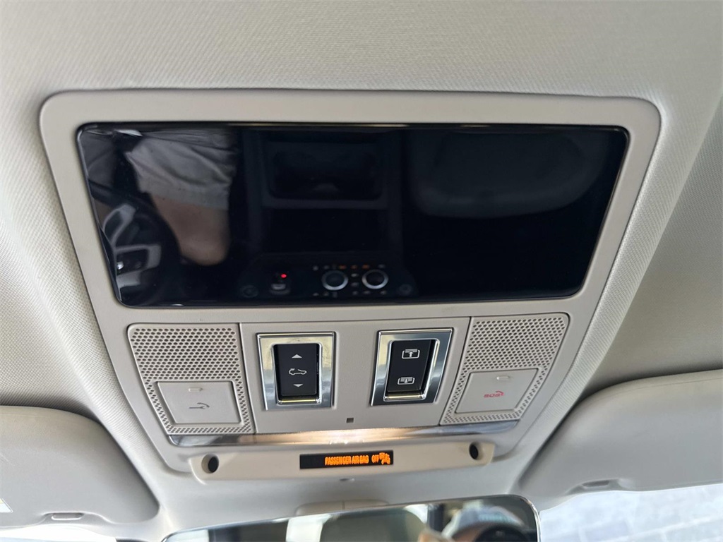 2023 Land Rover Defender 110 S photo 21
