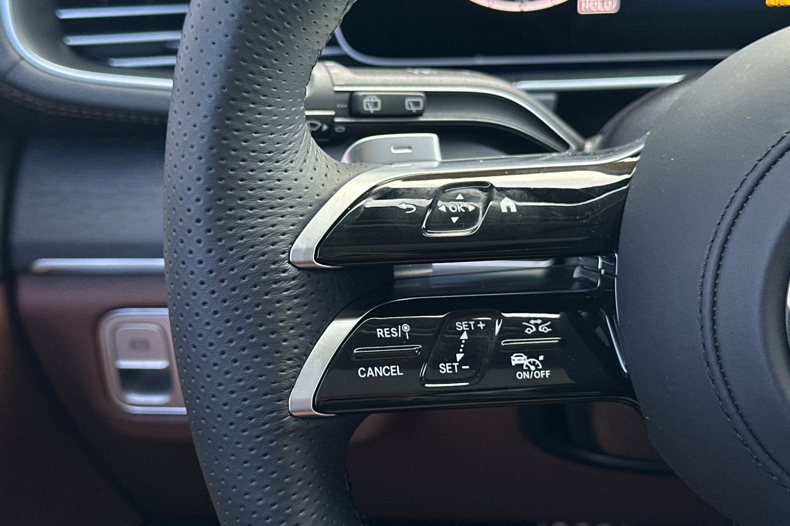 2026 Mercedes Benz GLS 450 4MATIC photo 24