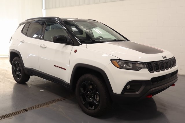2024 Jeep Compass Trailhawk photo 2