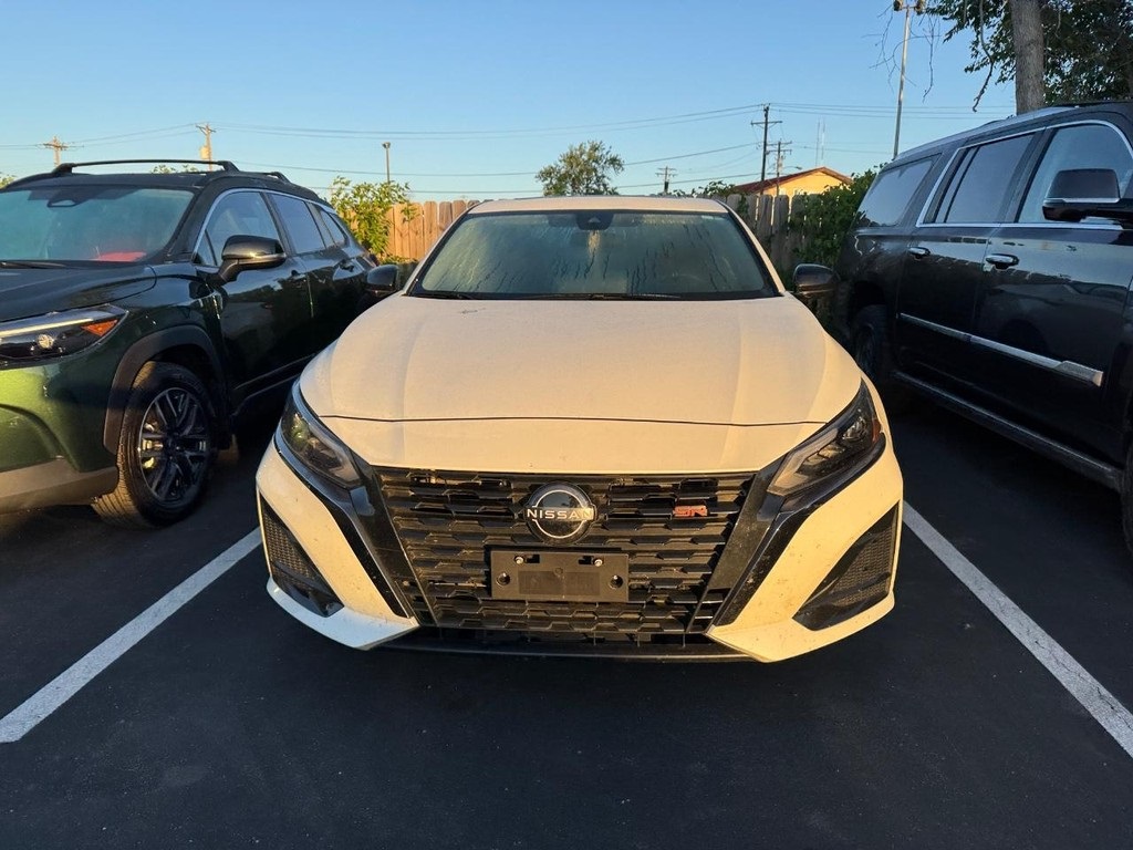 2024 Nissan Altima 2.5 SR photo 2