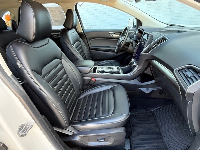 2022 Ford Edge SEL photo 15