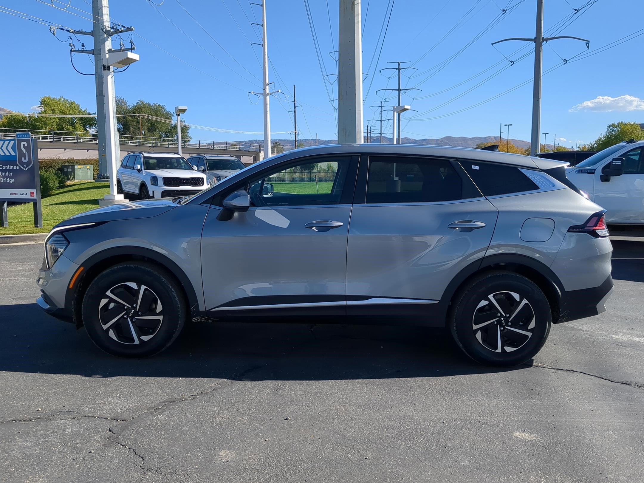 2025 Kia Sportage Hybrid LX photo 2