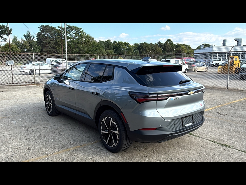 2026 Chevrolet Equinox EV 1LT photo 4