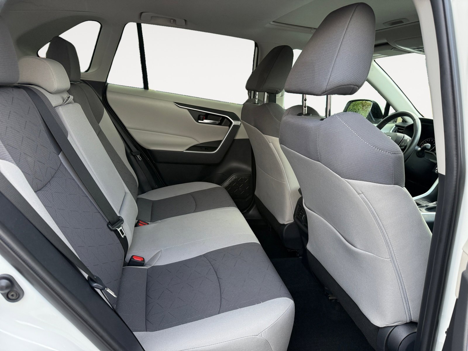 2021 Toyota RAV4 XLE photo 18