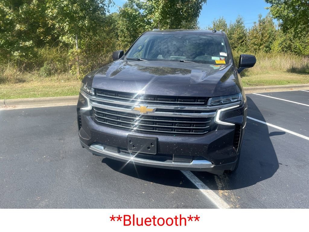2023 Chevrolet Suburban LT photo 2
