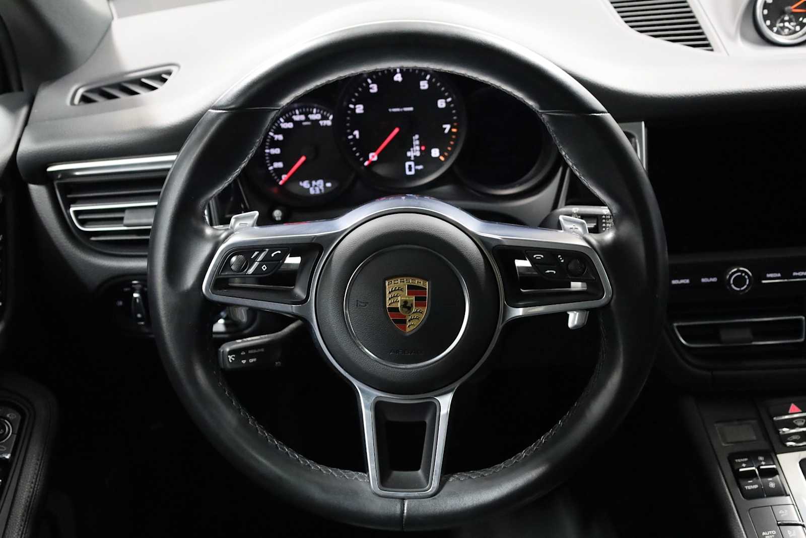 2021 Porsche Macan Base photo 25