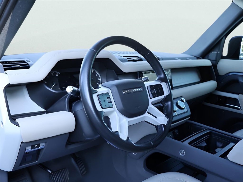 2022 Land Rover Defender 110 SE photo 12