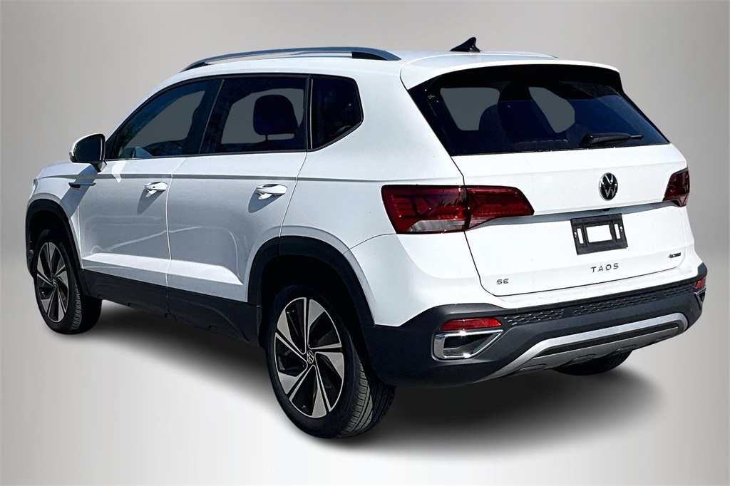 2024 Volkswagen Taos SE photo 4