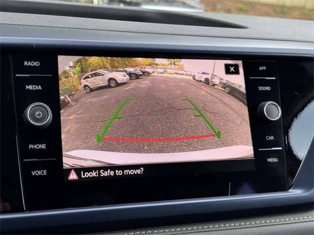 2024 Volkswagen Taos SE photo 3