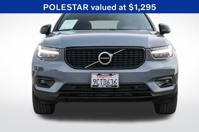 2022 Volvo XC40 R-Design photo 2