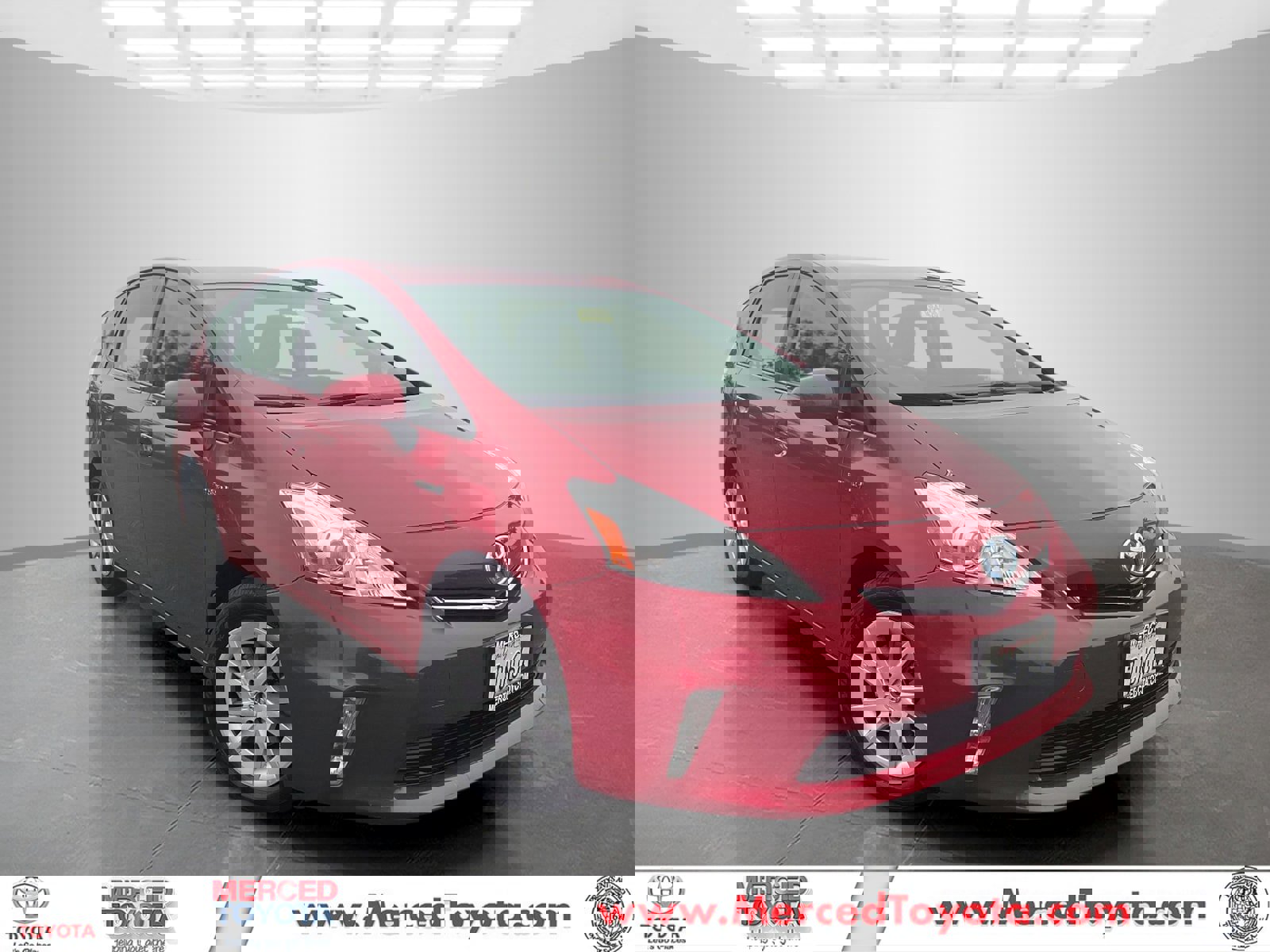 2014 Toyota Prius v Five's photo