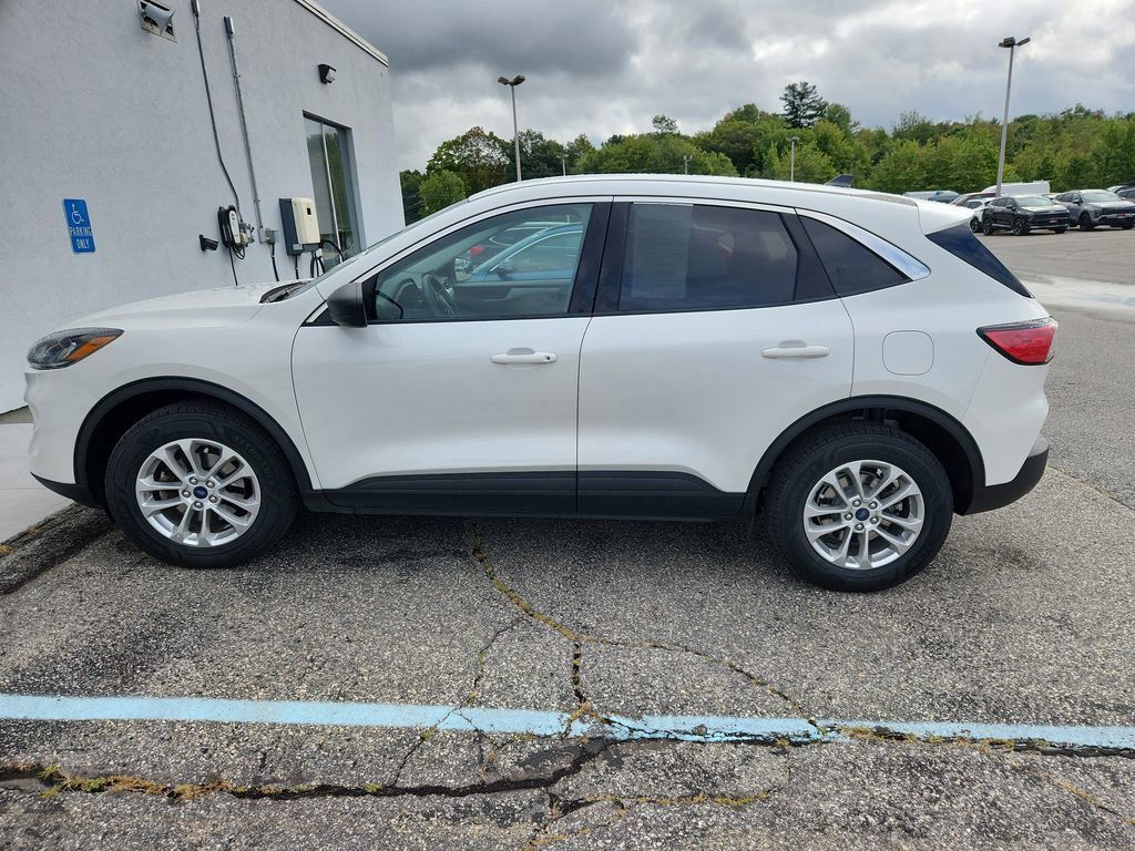 2022 Ford Escape SE photo 3