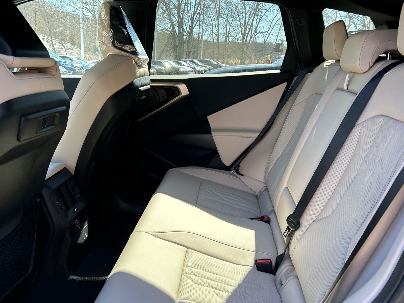 New 2025 Tanzanite Blue II Metallic BMW 30 xDrive image 21