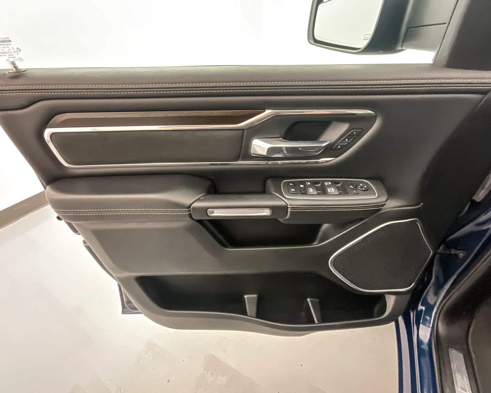 2022 Ram 1500 Laramie photo 9