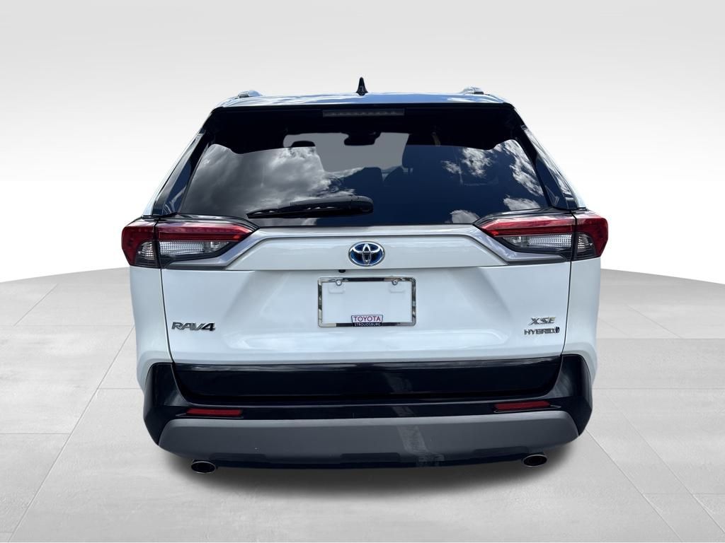 2022 Toyota RAV4 Hybrid XSE photo 4