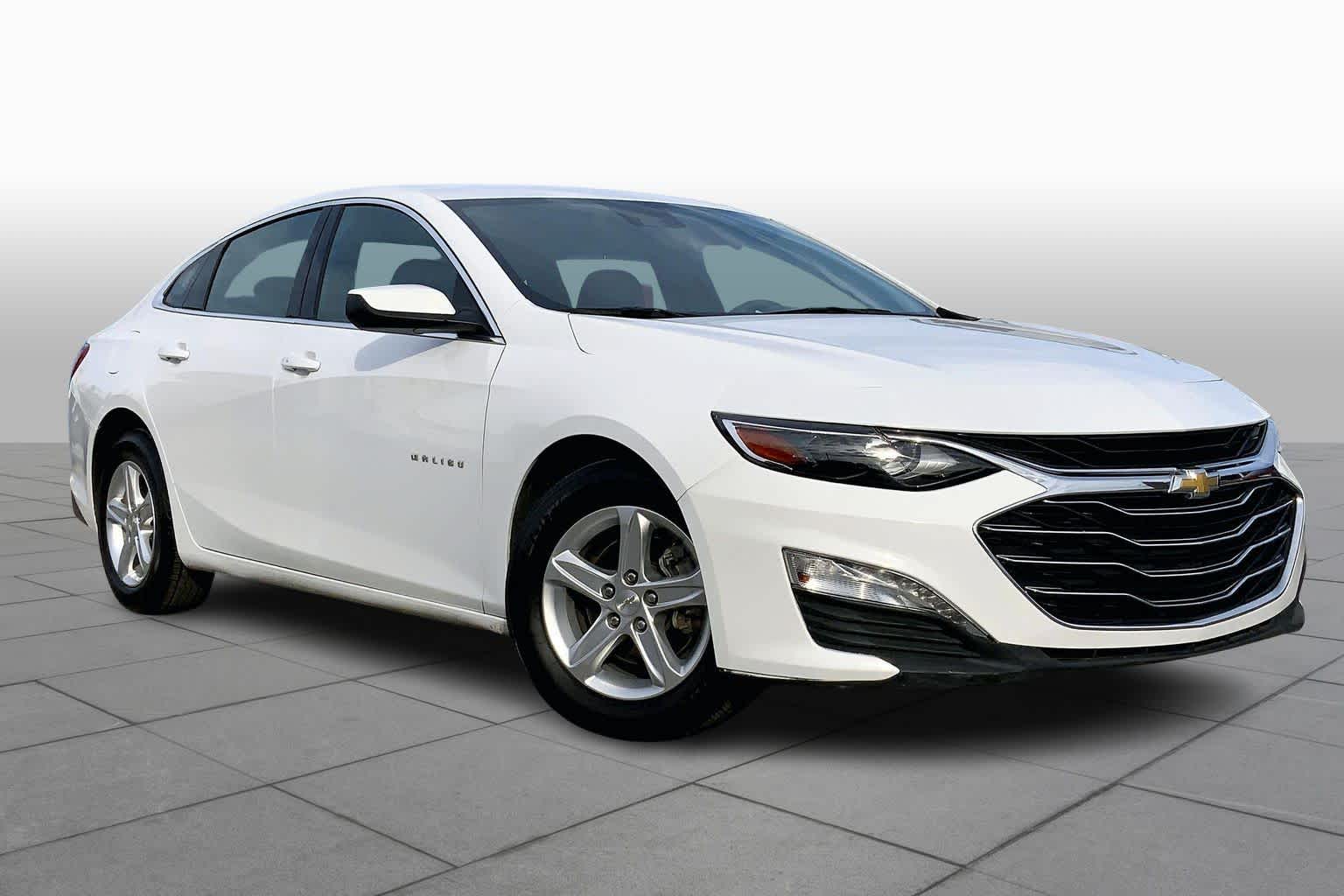 2023 Chevrolet Malibu 1LT photo 2