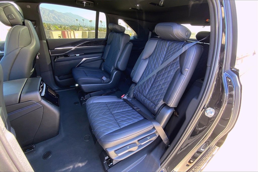 2025 Cadillac Escalade IQ Luxury photo 24
