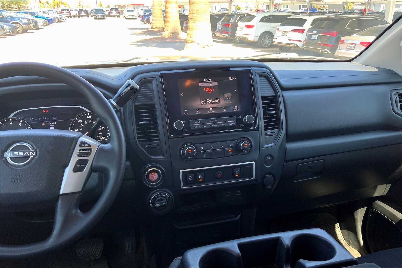 2023 Nissan Titan S Crew Cab photo 6