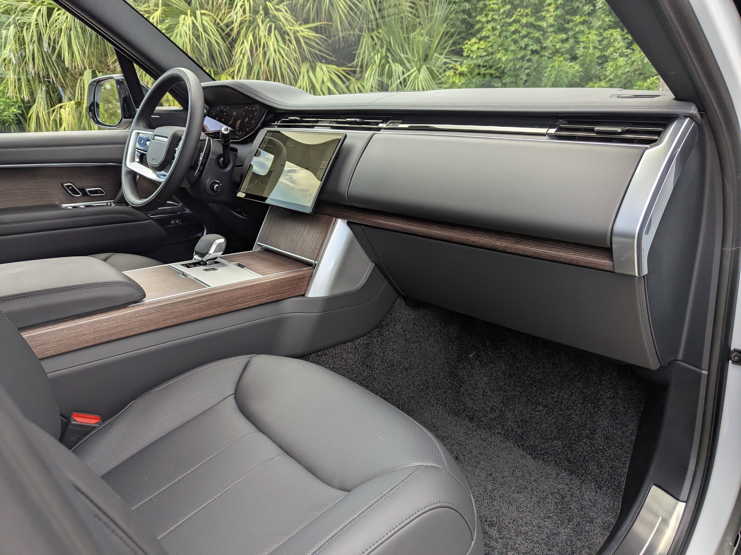 2025 Land Rover Range Rover SE photo 12