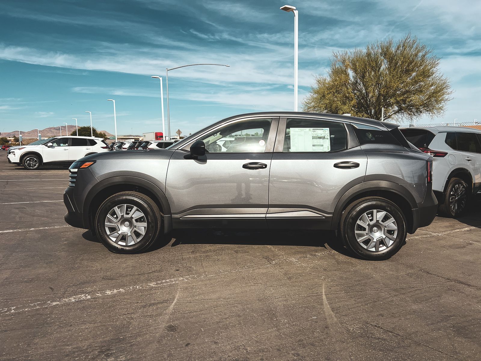 2025 Nissan Kicks Play S photo 2