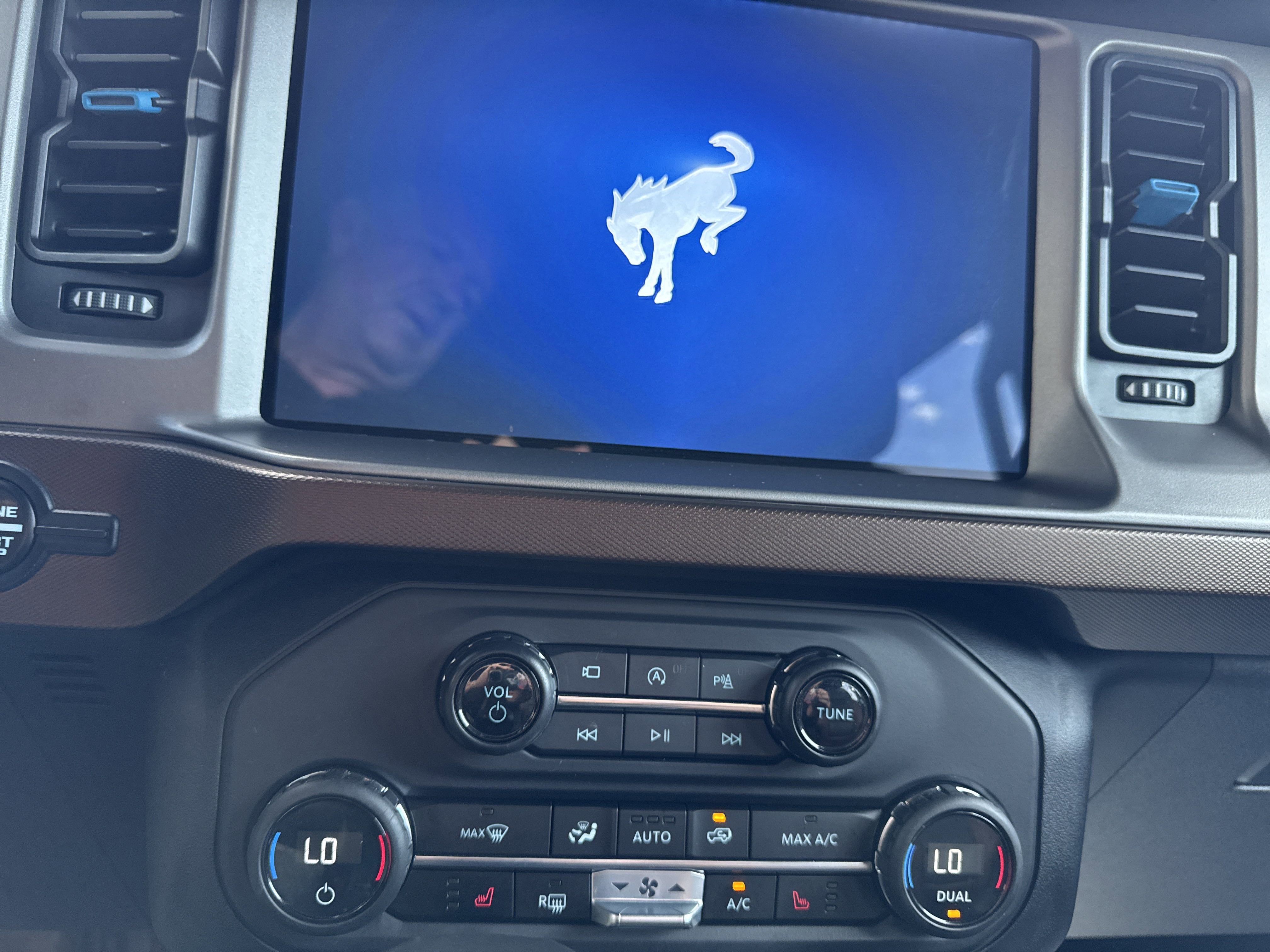 2023 Ford Bronco Outer Banks photo 9