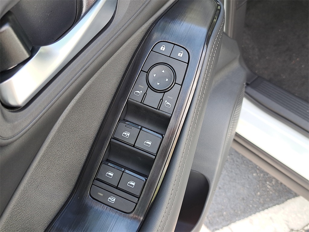 2026 Nissan Rogue SV photo 22