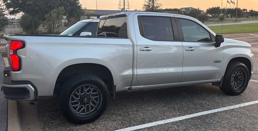 2021 Chevrolet Silverado 1500 RST photo 3