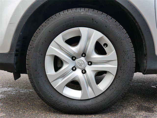 2014 Toyota RAV4 LE photo 8