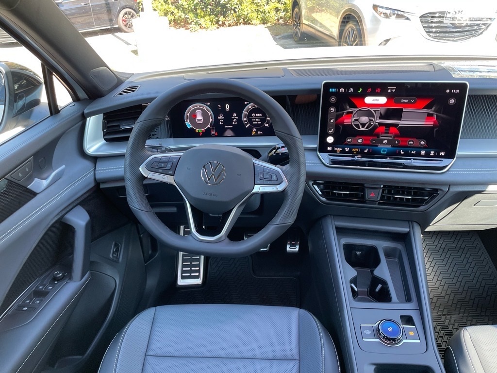 2026 Volkswagen Tiguan SE R-Line Black photo 4