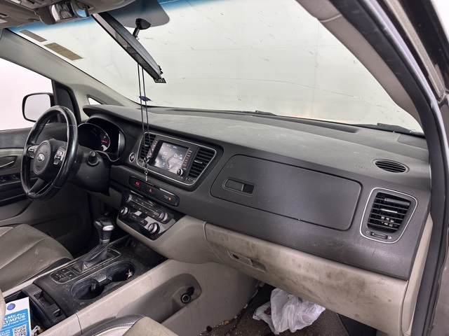 2017 Kia Sedona LX photo 18