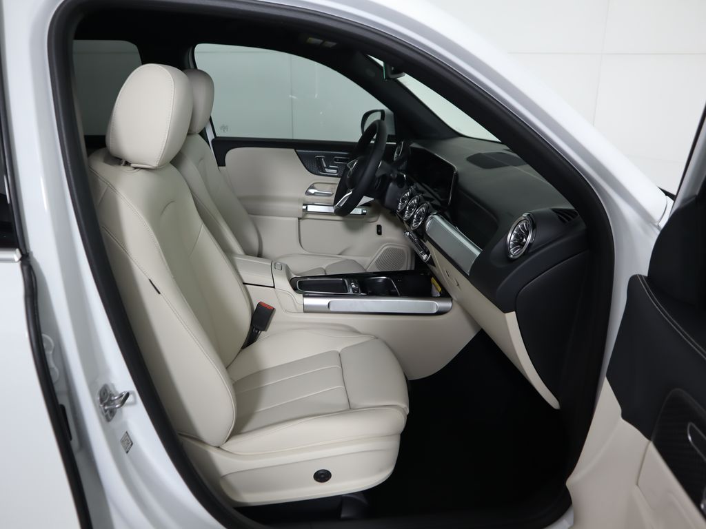 2025 Mercedes Benz GLB 250 photo 20